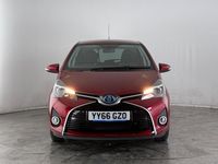 Used Toyota Yaris Hybrid 101 HP (74 kW) 2016 Red Hatchback