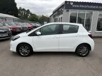 Used Toyota Yaris 99 HP (72 kW) 2015 White Hatchback