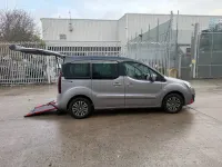Gebraucht Peugeot Partner Tepee Allure 100 PS (73 kW) 2017 Grau Van / Kleinbus