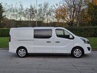 Used Vauxhall Vivaro Sportive 120 HP (88 kW) 2015 White MPV