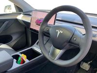 Używany Tesla Model Y RWD 219 kW (299 KM) 2023 Biały SUV