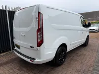 Used Ford Transit Custom Limited 130 HP (95 kW) 2019 White Van