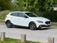 Begagnad Volvo V40 2014 Vit Halvkombi