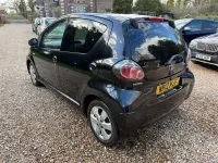 Usado Toyota Aygo 67 HP (49 kW) 2012 Preto Citadino