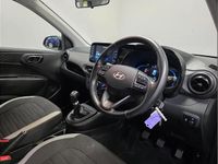 Używany Hyundai i10 Advanced 62 KM (45 kW) 2024 Szary Hatchback