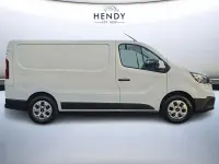 New Renault Trafic 2026 Glacier white MPV