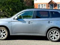 Begagnad Mitsubishi Outlander P-HEV 2015 Grå SUV