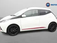 Used Toyota Aygo x-press 69 HP (50 kW) 2018 White Hatchback