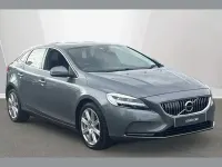 Usado Volvo V40 Inscription 150 HP (110 kW) 2018 Cinzento Citadino