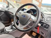Usado Ford Fiesta Zetec 100 HP (73 kW) 2016 Cinzento Citadino