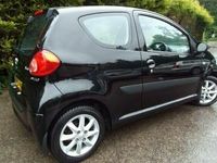 Begagnad Toyota Aygo 2007 Halvkombi