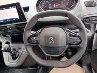 Used Peugeot Partner Premium 100 HP (73 kW) 2022 White MPV