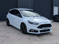 Gebraucht Ford Focus ST 250 PS (183 kW) 2016 Weiß Kleinwagen