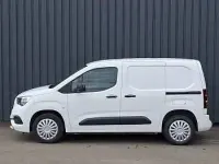 Second-hand Vauxhall Combo Sportive 100 CP (73 kW) 2022 Alb Monovolum