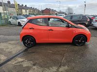 Begagnad Toyota Aygo X-cite 2014 Orange Halvkombi