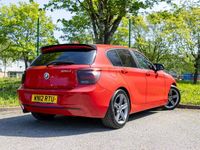 Begagnad BMW 120 Sport Line 184 HK (135 kW) 2012 Röd Halvkombi