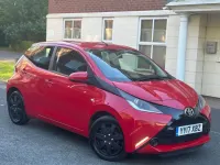 Usado Toyota Aygo X-play 69 HP (50 kW) 2017 Vermelho Citadino