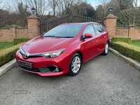 Used Toyota Auris Business Edition 112 HP (82 kW) 2016 Red Hatchback