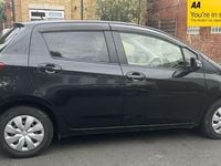 Used Toyota Yaris 99 HP (72 kW) 2013 Black Hatchback
