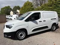 Second-hand Vauxhall Combo S 100 CP (73 kW) 2023 Alb Monovolum