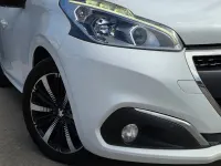 Usado Peugeot 208 Allure Premium 2017 Blanco Utilitario