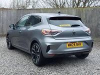 Usado Renault Clio V Techno 143 CV (105 kW) 2024 Gris Utilitario