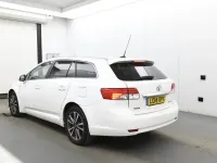 Usado Toyota Avensis 124 CV (91 kW) 2014 Blanco Familiar