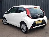Used Toyota Aygo X-play 72 HP (52 kW) 2020 White Hatchback