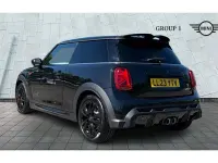 Begagnad Mini John Cooper Works 231 HK (169 kW) 2023 Svart Halvkombi