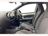 Used Toyota Aygo X 72 HP (52 kW) 2025 Pure white with black SUV