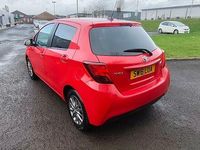 Used Toyota Yaris 99 HP (72 kW) 2016 Red Hatchback