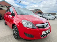 Used Vauxhall Zafira 115 HP (84 kW) 2013 Red MPV