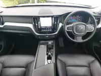 Second-hand Volvo XC60 Momentum 250 CP (183 kW) 2022 Albastru SUV