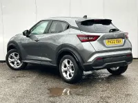 Usado Nissan Juke N-Connecta 114 HP (83 kW) 2022 Cinzento SUV