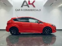 Usado Ford Focus Zetec 125 HP (91 kW) 2012 Vermelho Citadino