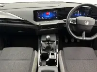 Used Vauxhall Astra Design Edition 131 HP (96 kW) 2022 Red Hatchback