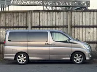 Usado Nissan Elgrand 2021 Gris Monovolumen
