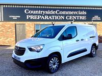 Second-hand Vauxhall Combo 100 CP (73 kW) 2022 Alb Monovolum