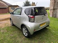 Used Toyota iQ 68 HP (50 kW) 2009 Silver Hatchback