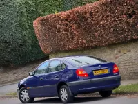 Used Toyota Avensis 2000 Blue Hatchback