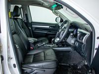 Used Toyota HiLux 150 HP (110 kW) 2016 White Pickup