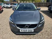 Begagnad Volvo V40 Momentum 122 HK (89 kW) 2018 Grå Halvkombi