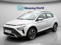 Usado Hyundai Bayon SE 101 HP (74 kW) 2023 Prateado SUV