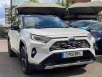 Used Toyota RAV4 218 HP (160 kW) 2019 White/black SUV