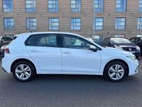 Second-hand VW Golf VIII Life 108 CP (79 kW) 2022 Alb Hatchback
