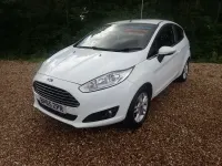 Usado Ford Fiesta Zetec 100 HP (73 kW) 2016 Branco Citadino