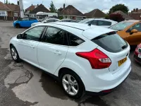 Used Ford Focus Zetec 115 HP (84 kW) 2011 White Hatchback