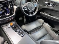 Usado Volvo XC60 R-Design 197 HP (144 kW) 2021 Cinzento SUV