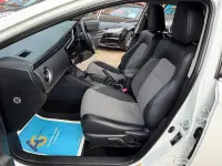 Used Toyota Auris Hybrid 136 HP (100 kW) 2015 White Hatchback