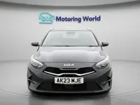 Begagnad Kia Ceed 2023 Grå Halvkombi